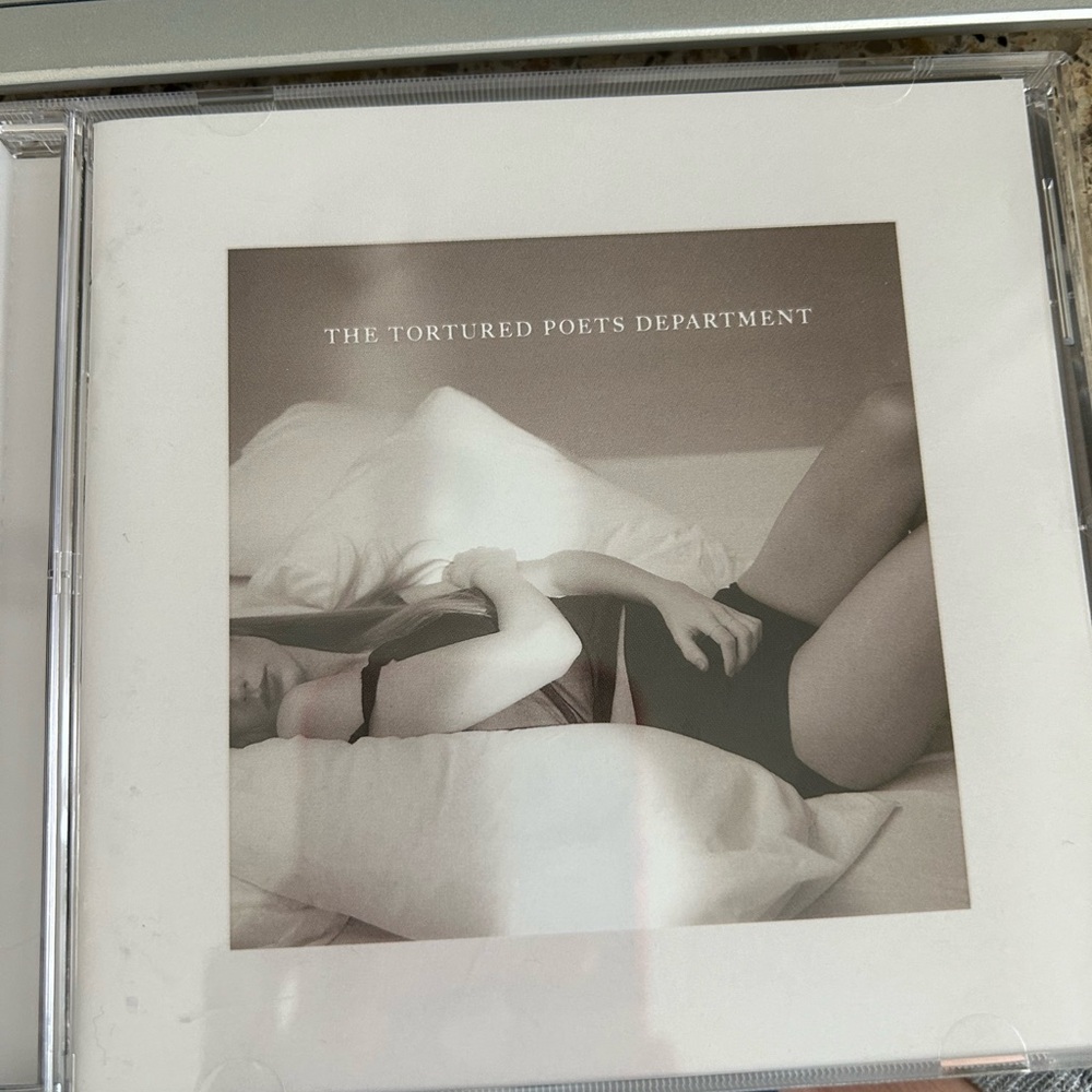 TAYLOR SWIFT NEW ALBUM THE TORTURED POETS DEPARTMENT + THE MANUSCRIPT